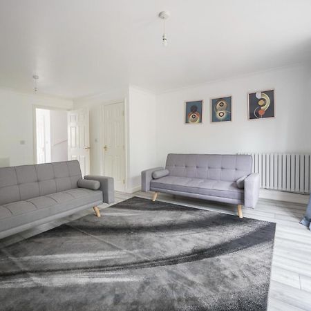 Maidstone Villa 3 Bedroom Free Sports Channels,Parking Sleeps 7 エクステリア 写真
