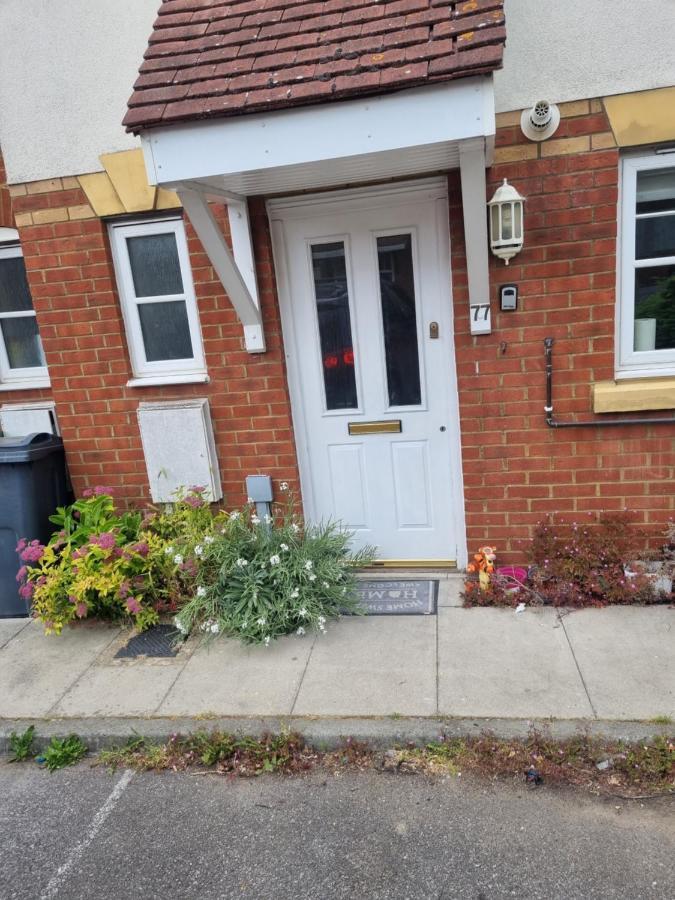 Maidstone Villa 3 Bedroom Free Sports Channels,Parking Sleeps 7 エクステリア 写真