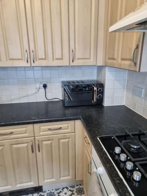 Maidstone Villa 3 Bedroom Free Sports Channels,Parking Sleeps 7 エクステリア 写真