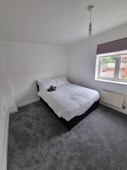Maidstone Villa 3 Bedroom Free Sports Channels,Parking Sleeps 7 エクステリア 写真
