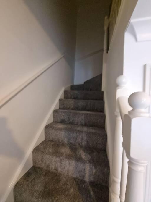Maidstone Villa 3 Bedroom Free Sports Channels,Parking Sleeps 7 エクステリア 写真