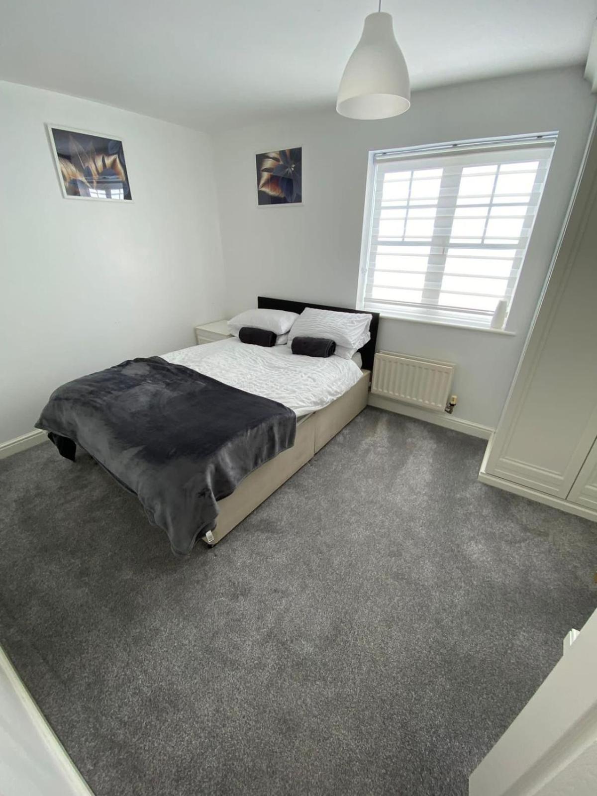 Maidstone Villa 3 Bedroom Free Sports Channels,Parking Sleeps 7 エクステリア 写真