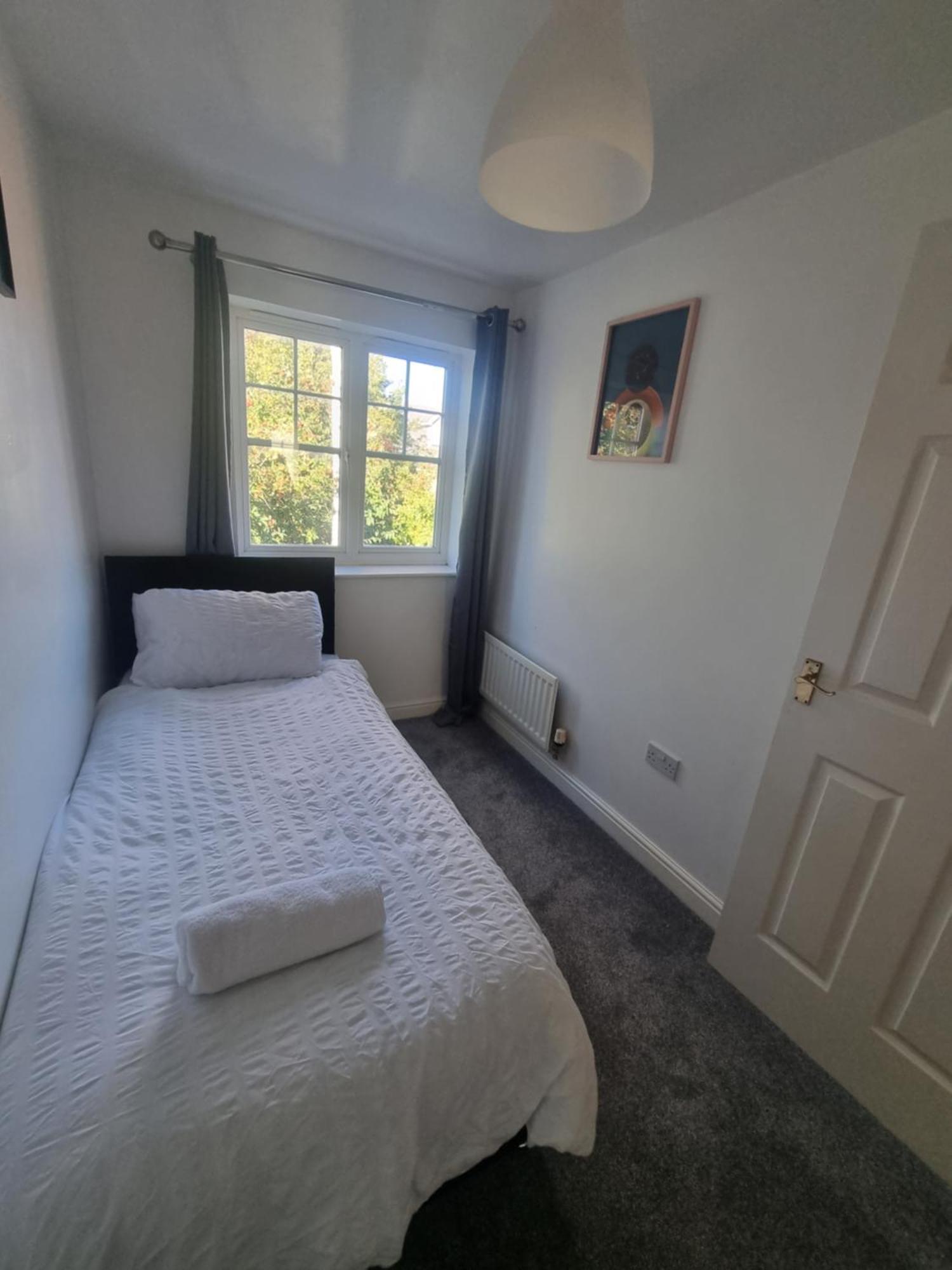 Maidstone Villa 3 Bedroom Free Sports Channels,Parking Sleeps 7 エクステリア 写真