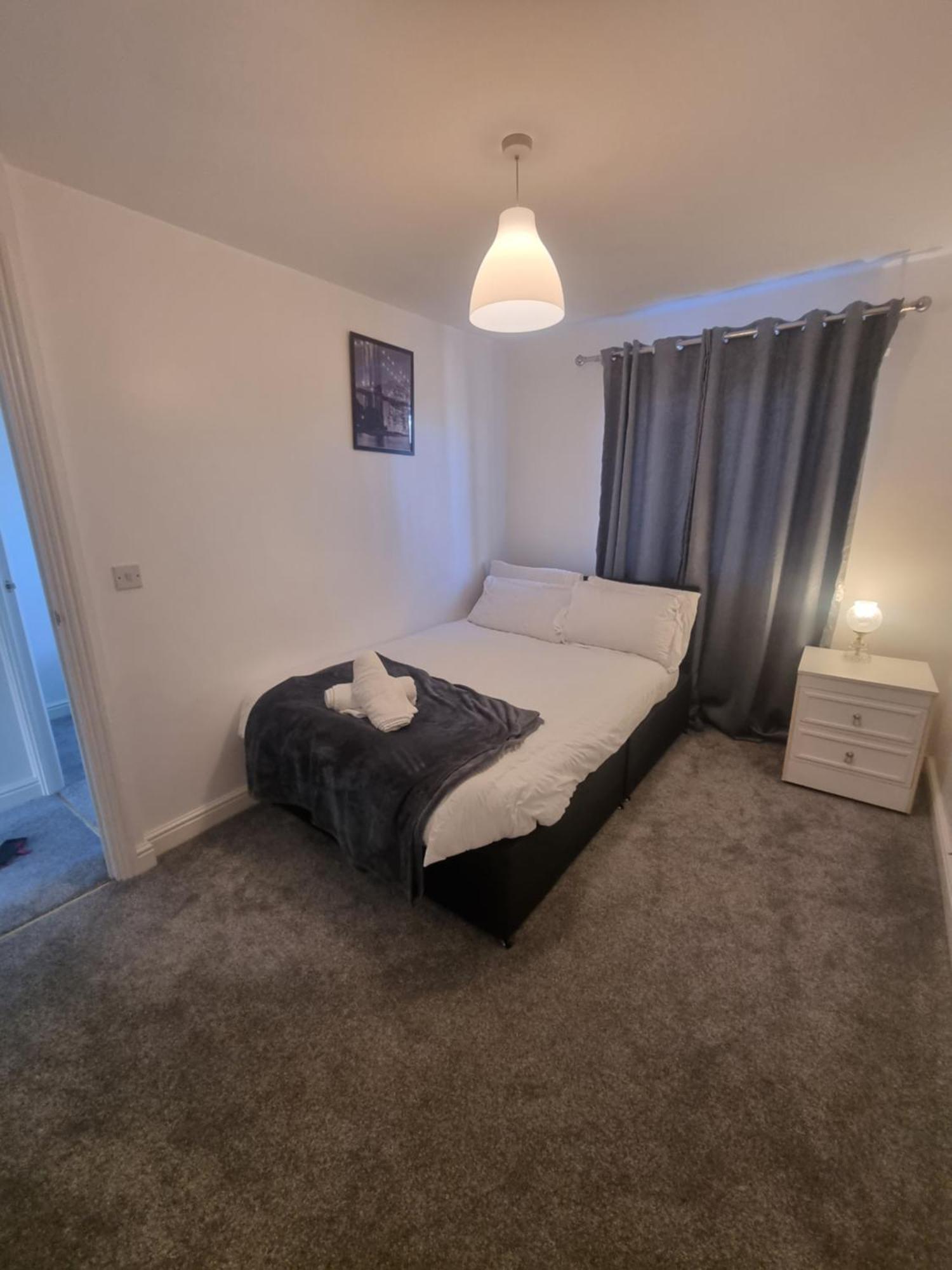 Maidstone Villa 3 Bedroom Free Sports Channels,Parking Sleeps 7 エクステリア 写真