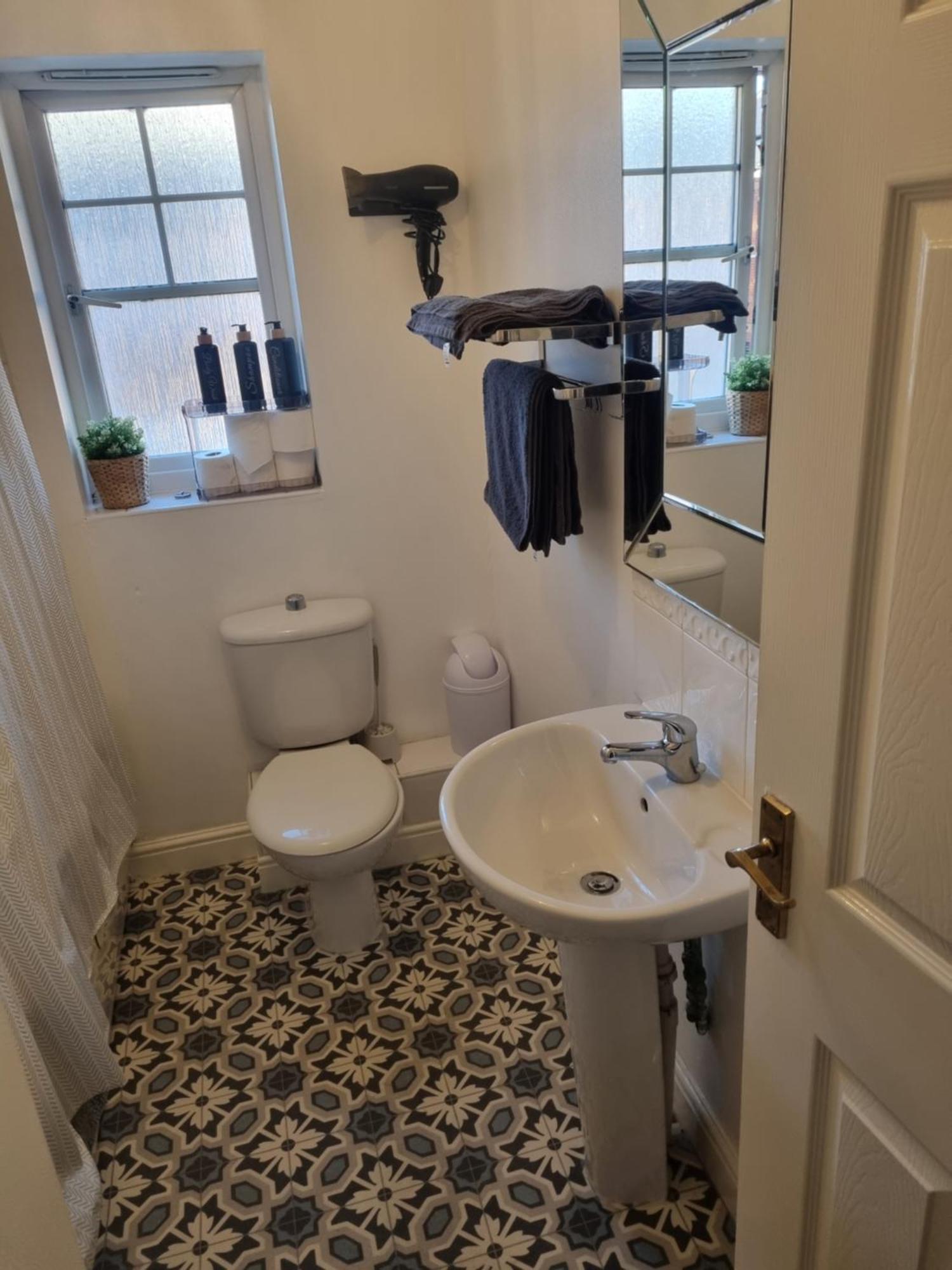 Maidstone Villa 3 Bedroom Free Sports Channels,Parking Sleeps 7 エクステリア 写真