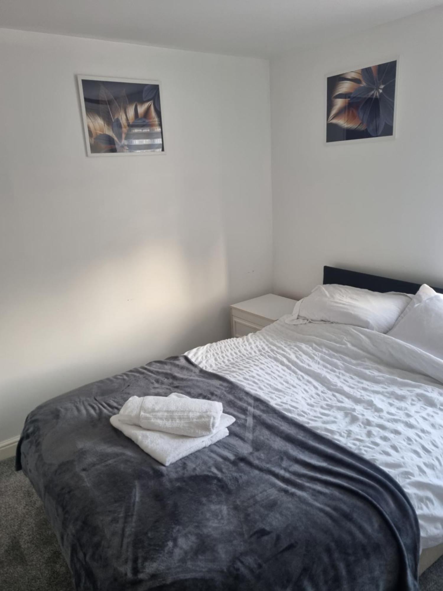 Maidstone Villa 3 Bedroom Free Sports Channels,Parking Sleeps 7 エクステリア 写真