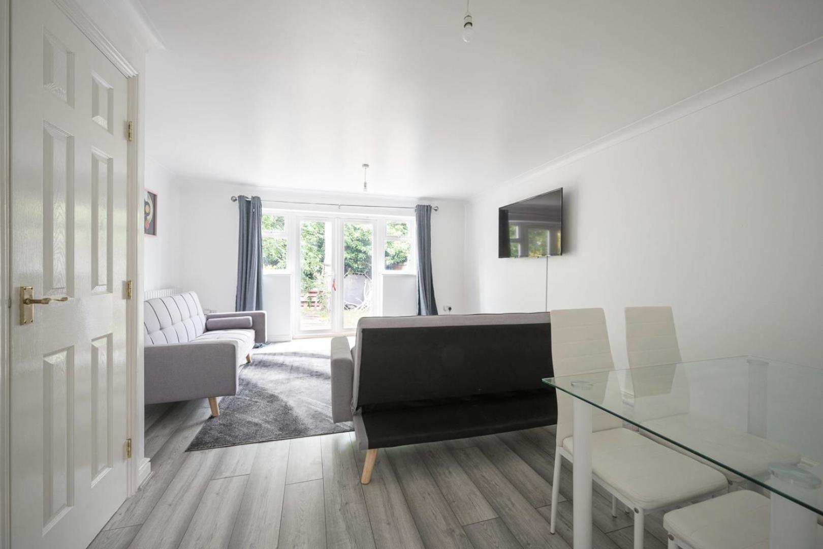 Maidstone Villa 3 Bedroom Free Sports Channels,Parking Sleeps 7 エクステリア 写真