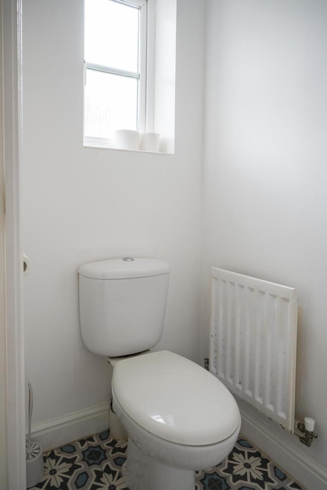 Maidstone Villa 3 Bedroom Free Sports Channels,Parking Sleeps 7 エクステリア 写真