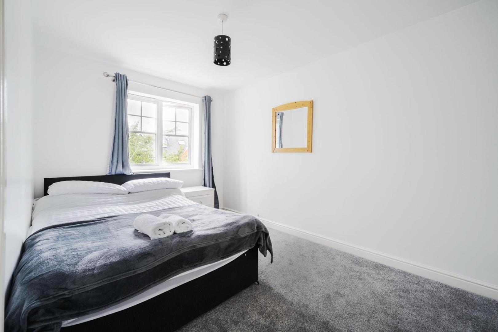 Maidstone Villa 3 Bedroom Free Sports Channels,Parking Sleeps 7 エクステリア 写真