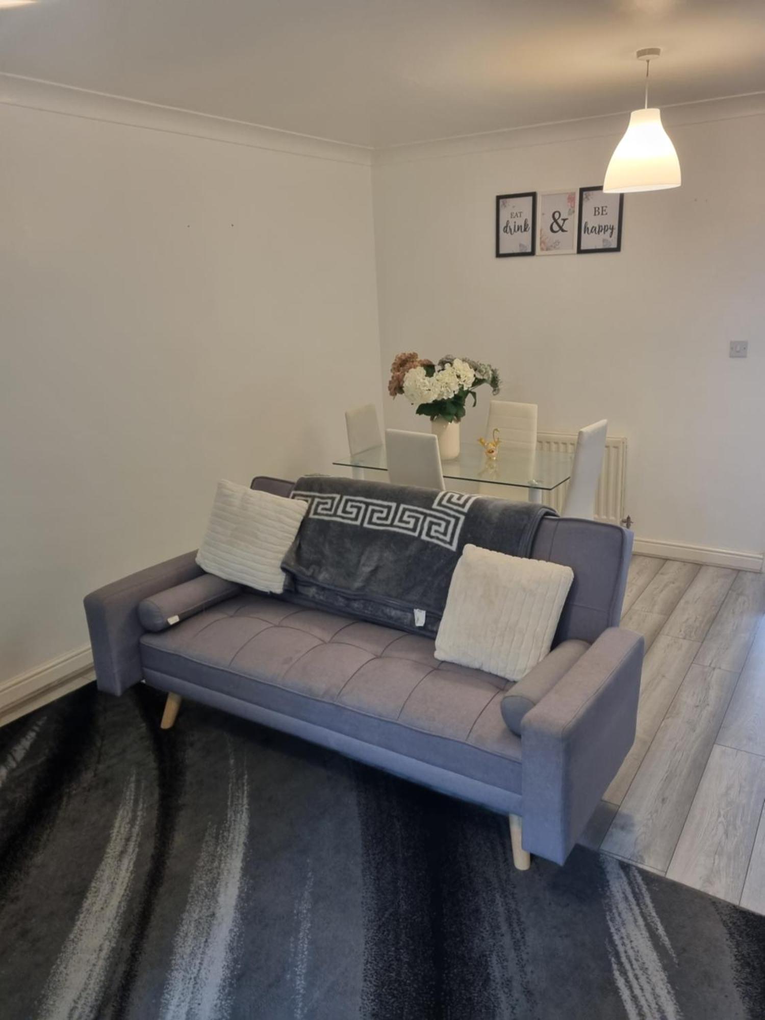 Maidstone Villa 3 Bedroom Free Sports Channels,Parking Sleeps 7 エクステリア 写真