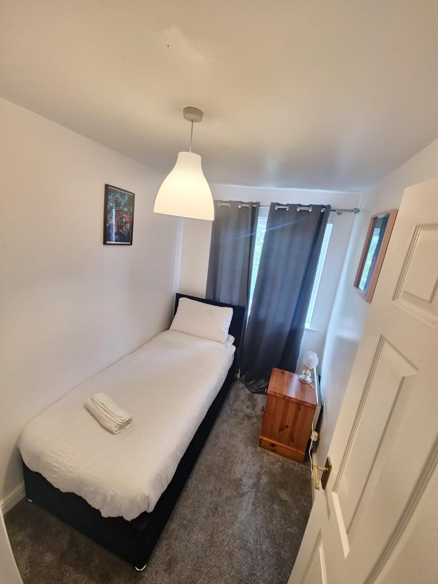 Maidstone Villa 3 Bedroom Free Sports Channels,Parking Sleeps 7 エクステリア 写真