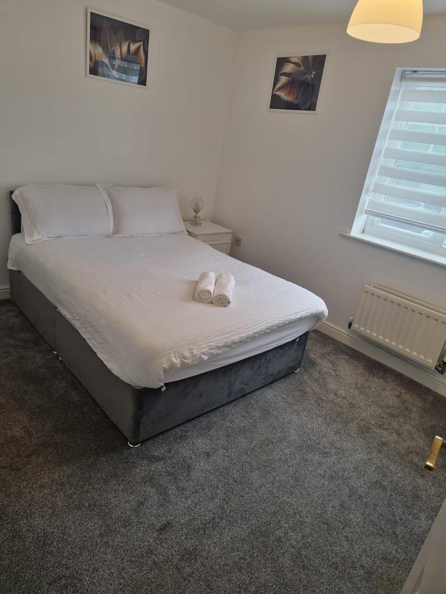 Maidstone Villa 3 Bedroom Free Sports Channels,Parking Sleeps 7 エクステリア 写真